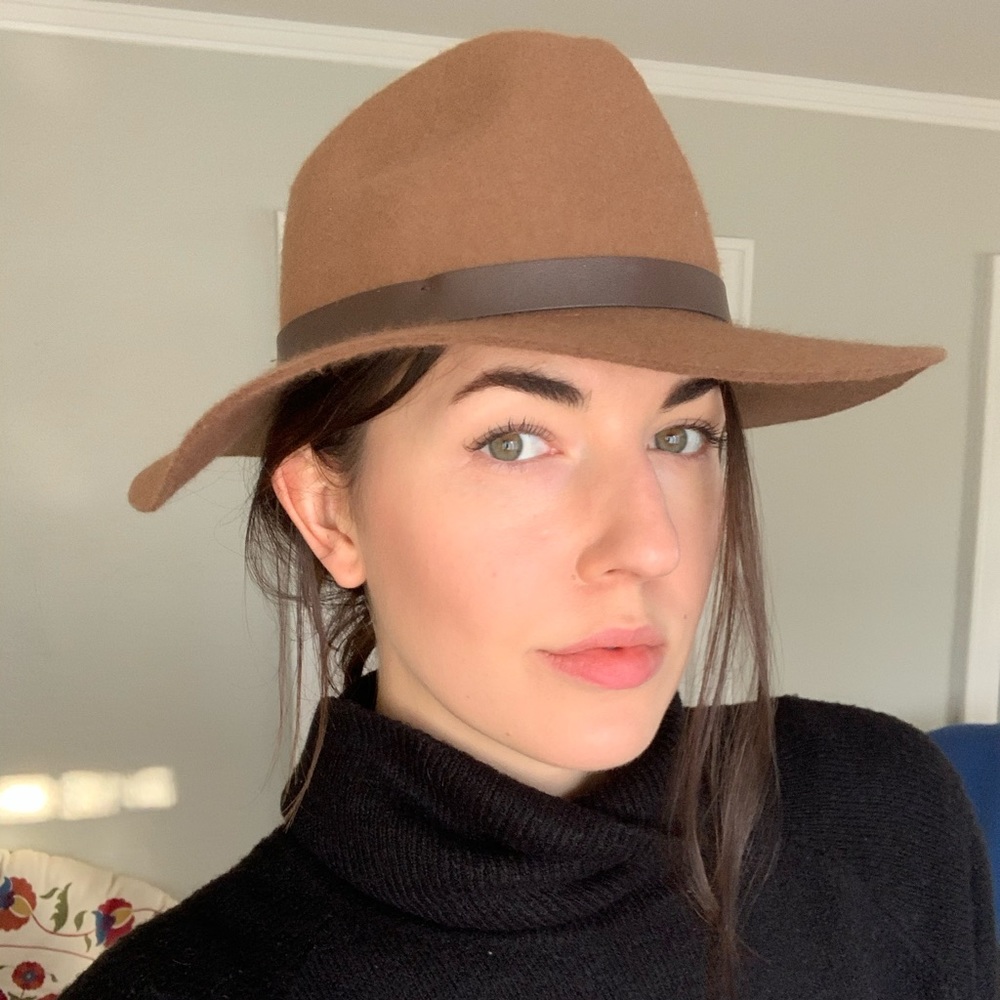 Pack of Cute Felt Hats for Winter! - Picture 6 of 7